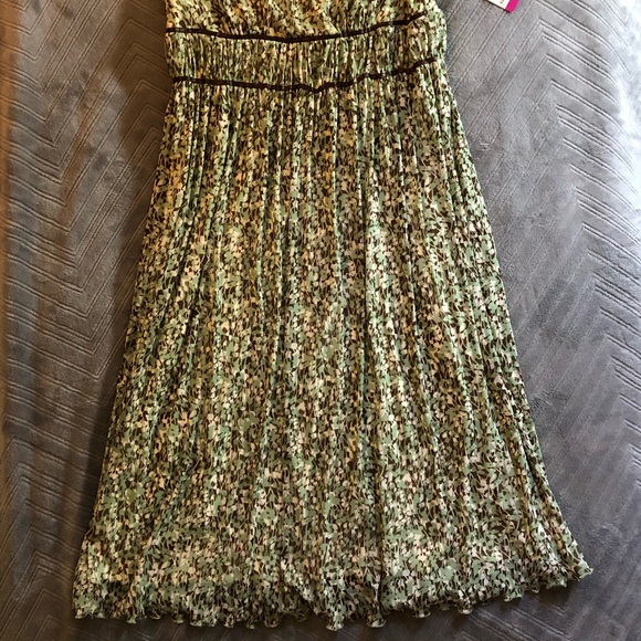 NWT leaf print dress - Picture 3 of 4